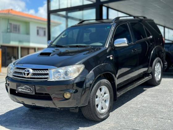 TOYOTA HILUX 3.0 SRV 4X4 CD 7 LUGARES 16V TURBO INTERCOOLER DIESEL 4P AUTOMÁTICO
